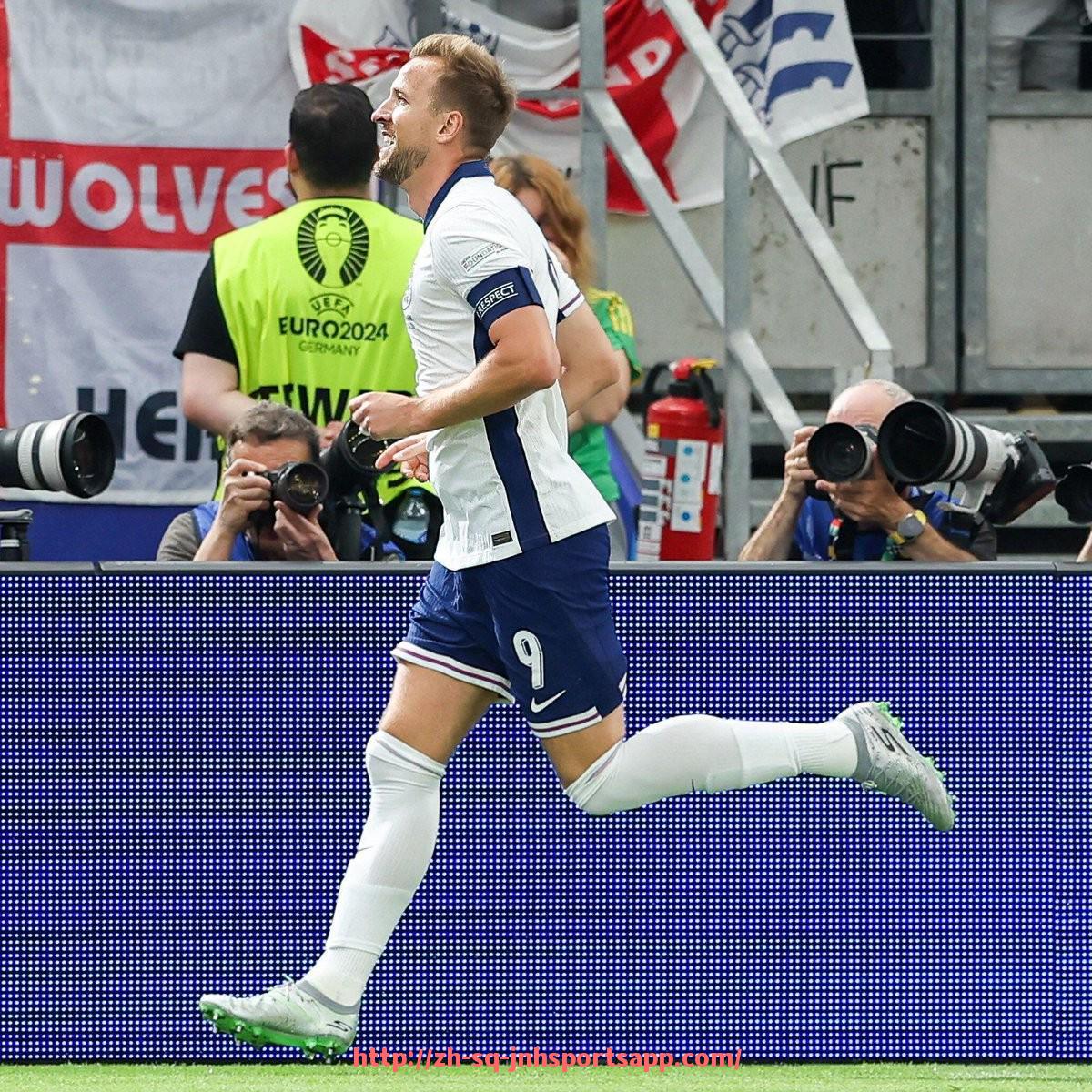 金年会app-世俱杯比赛官方用球材质构成与性能标准解读